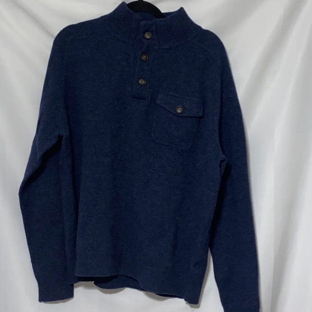 J. Crew‎ Factory Navy  Size XL 100% LAMBSWOOL 3/4 Button Sweater with Button